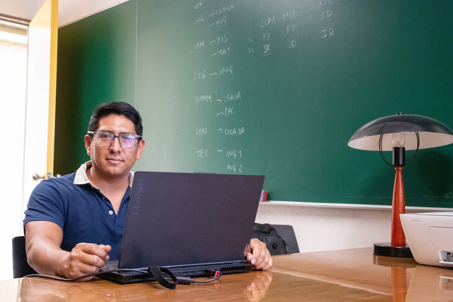 Adrián M. Escobar Ruiz working in his office at UAM-I