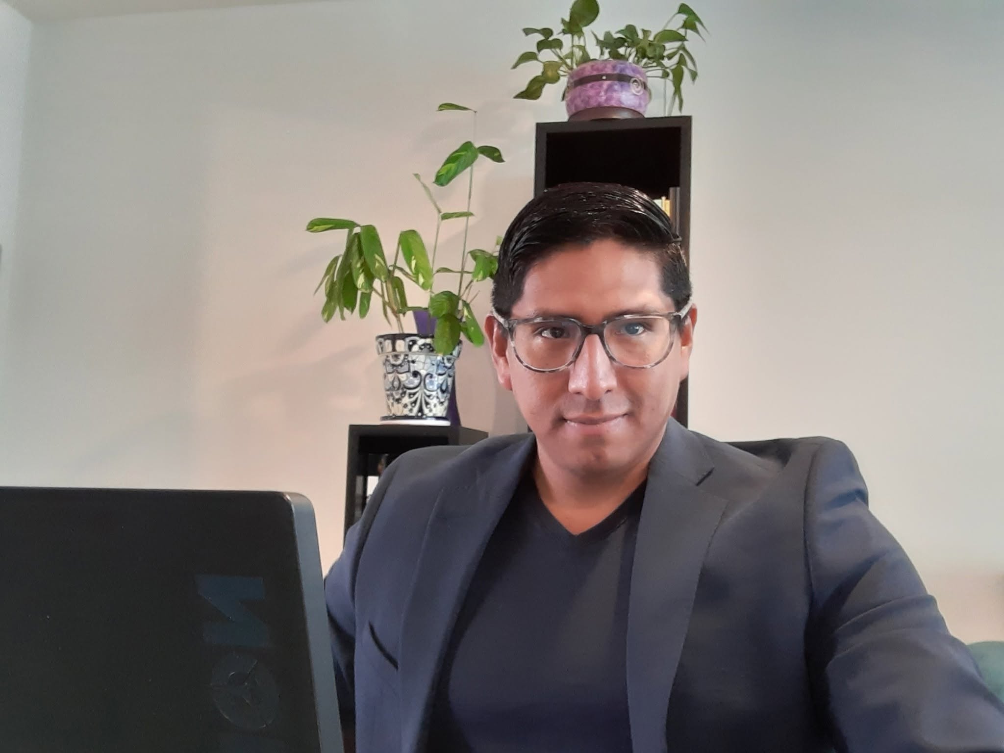 Adrián M. Escobar Ruiz during academic work and mentoring